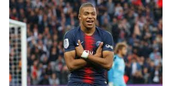 Ronaldo elogia Mbappé como um grande jogador